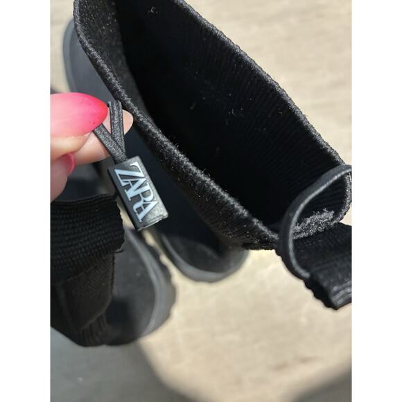 ZARA Women 7 Chelsea Boots Pull On Black Knit Sock Stretch Lugged Soles Combat - Picture 4 of 6